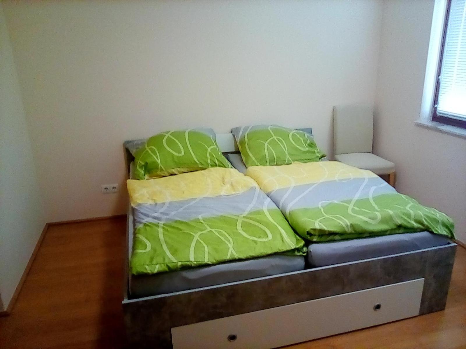 Perchtoldsdorf Schnell-Bahn / Bahnhof Liesing Apartman Kültér fotó