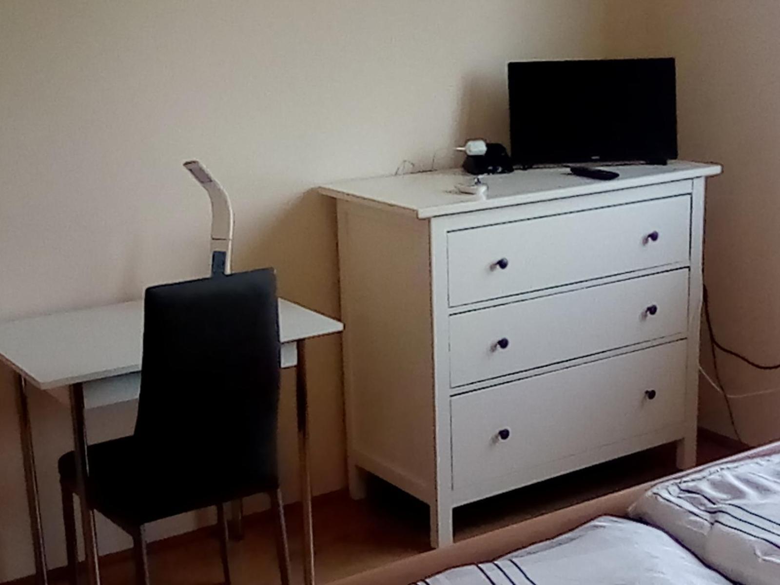 Perchtoldsdorf Schnell-Bahn / Bahnhof Liesing Apartman Kültér fotó