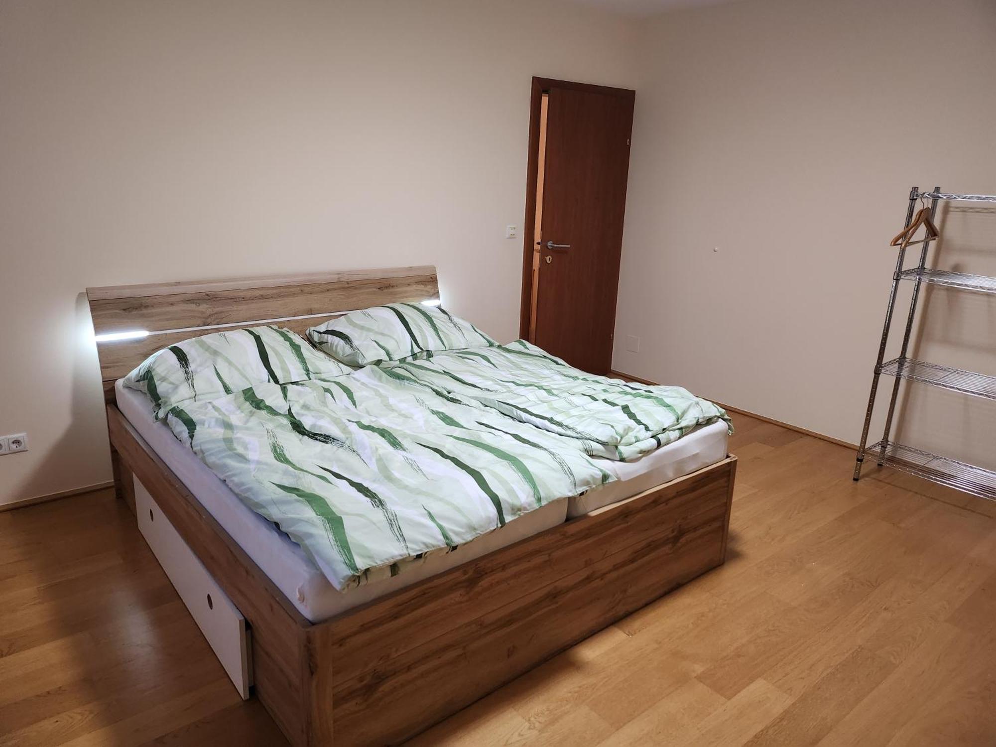 Perchtoldsdorf Schnell-Bahn / Bahnhof Liesing Apartman Kültér fotó