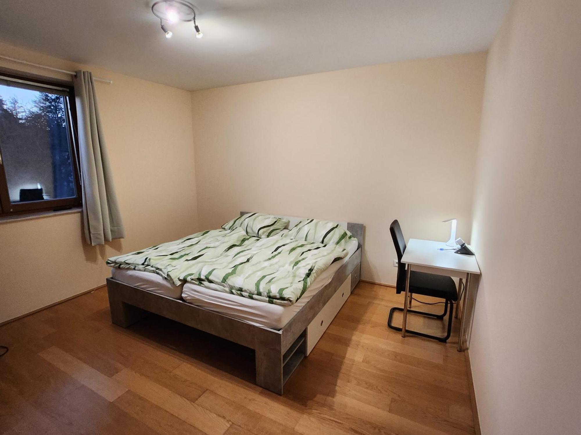 Perchtoldsdorf Schnell-Bahn / Bahnhof Liesing Apartman Kültér fotó