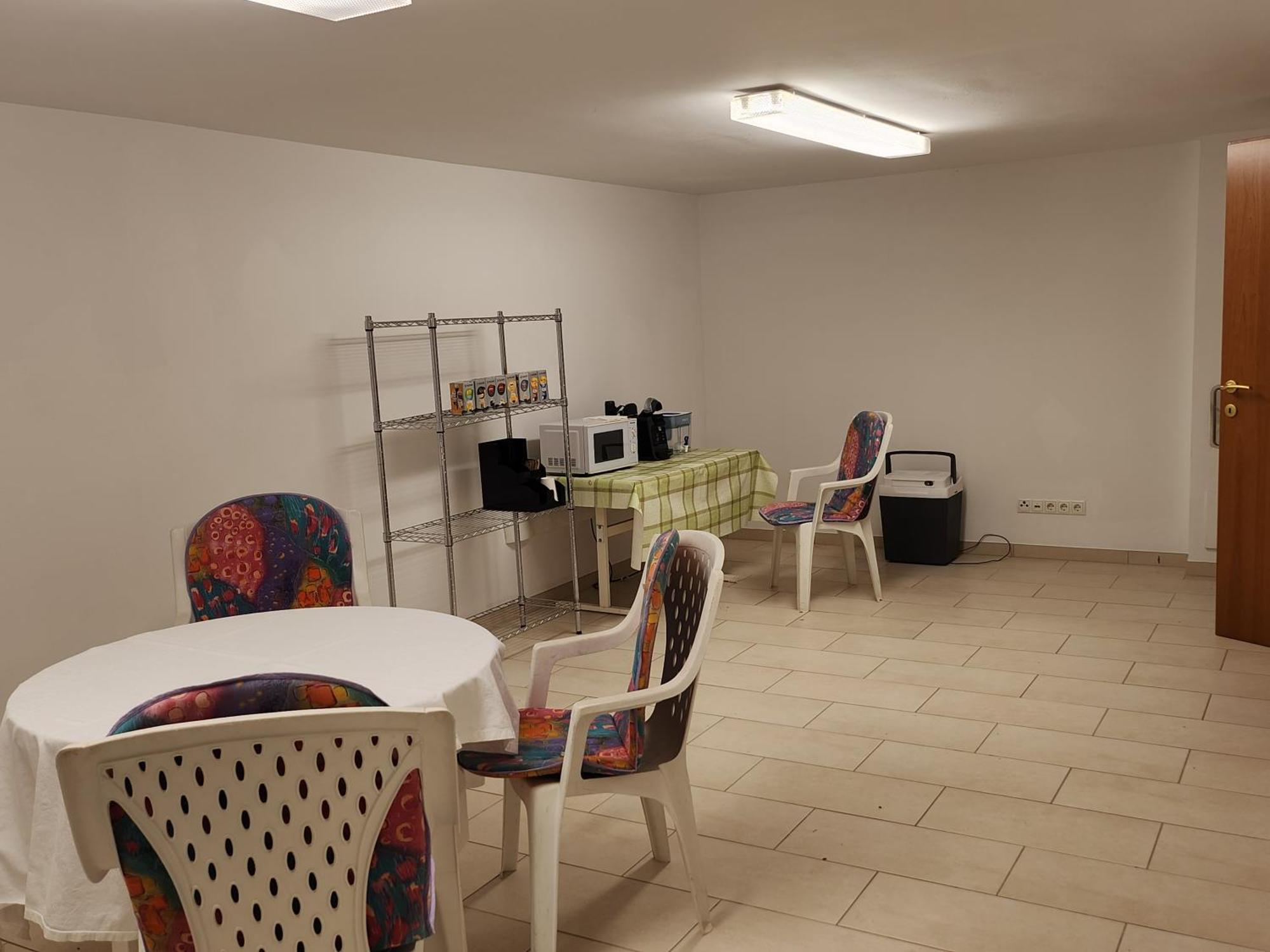 Perchtoldsdorf Schnell-Bahn / Bahnhof Liesing Apartman Kültér fotó