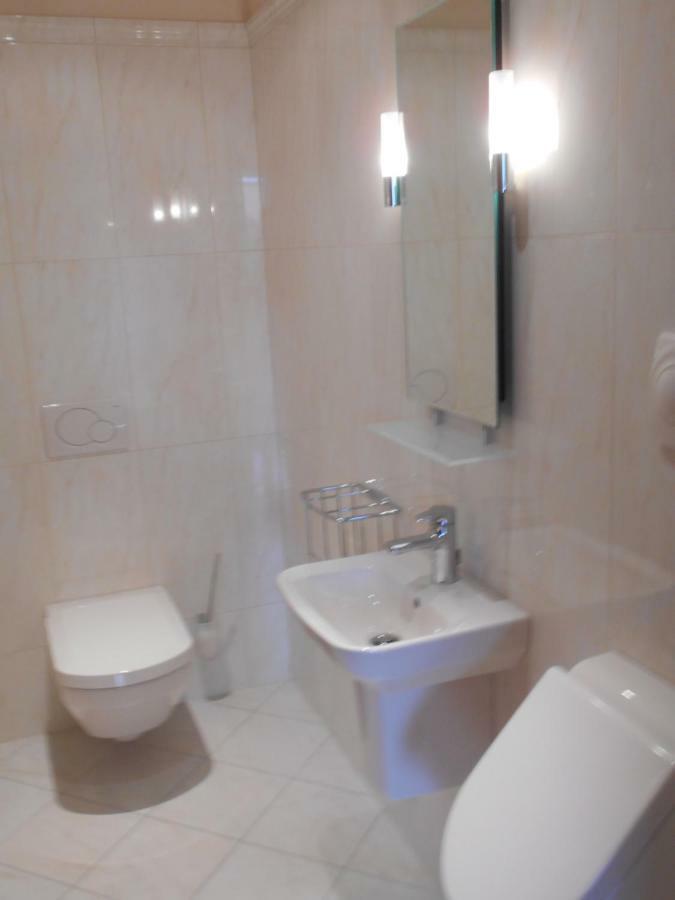 Perchtoldsdorf Schnell-Bahn / Bahnhof Liesing Apartman Kültér fotó