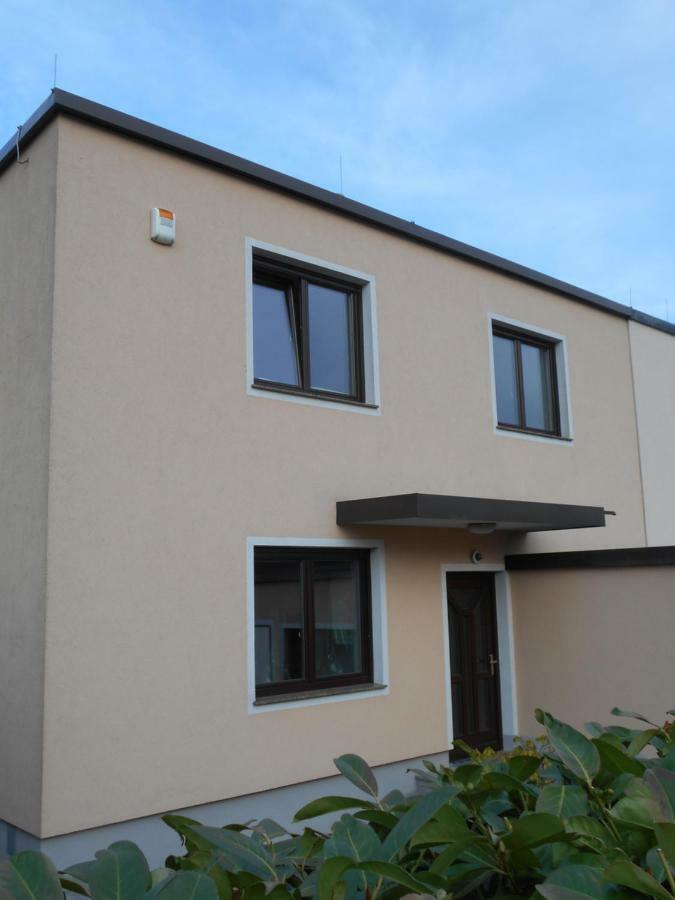 Perchtoldsdorf Schnell-Bahn / Bahnhof Liesing Apartman Kültér fotó