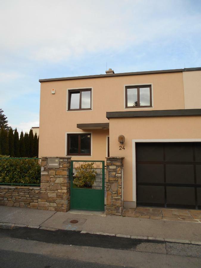 Perchtoldsdorf Schnell-Bahn / Bahnhof Liesing Apartman Kültér fotó
