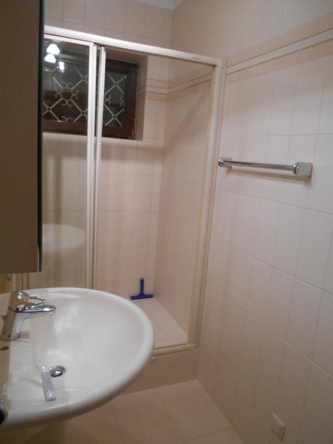 Perchtoldsdorf Schnell-Bahn / Bahnhof Liesing Apartman Kültér fotó